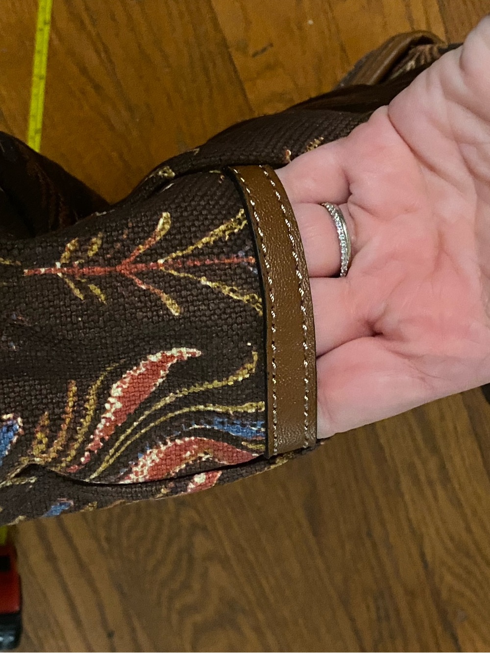 Relic by Fossil brown peacock feather leather crossbody adjustable canvas bag - Picture 10 of 10